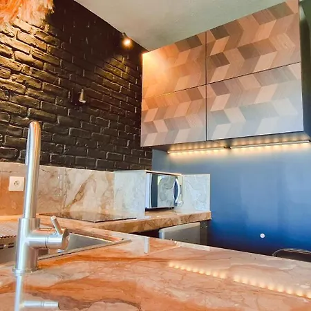 Village Naturiste R4n - Too Hot Coursives 公寓 *