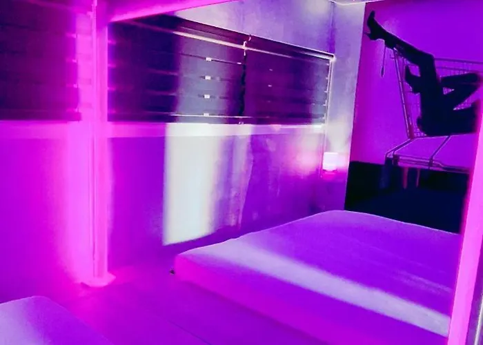 Village Naturiste R4n - Too Hot Coursives * Agde